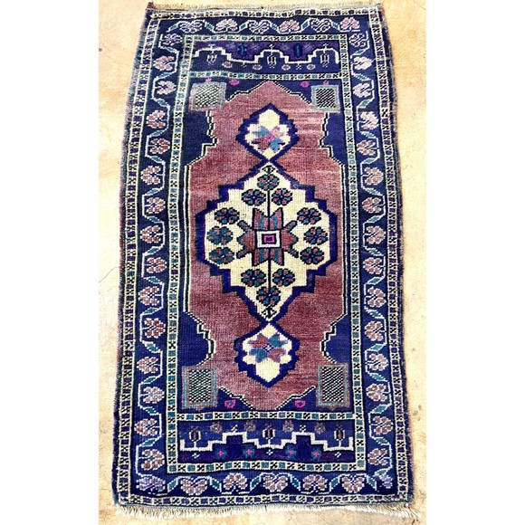 Vintage Turkish Anatolian 100% Wool Handwoven 1'8 x 2'11 feet Carpet Prayer Rug - Picture 3 of 3